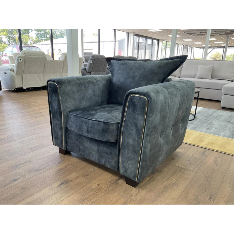 Serena Armchair – Black | Modern Single-Seat Sofa for Contemporary Living Spaces